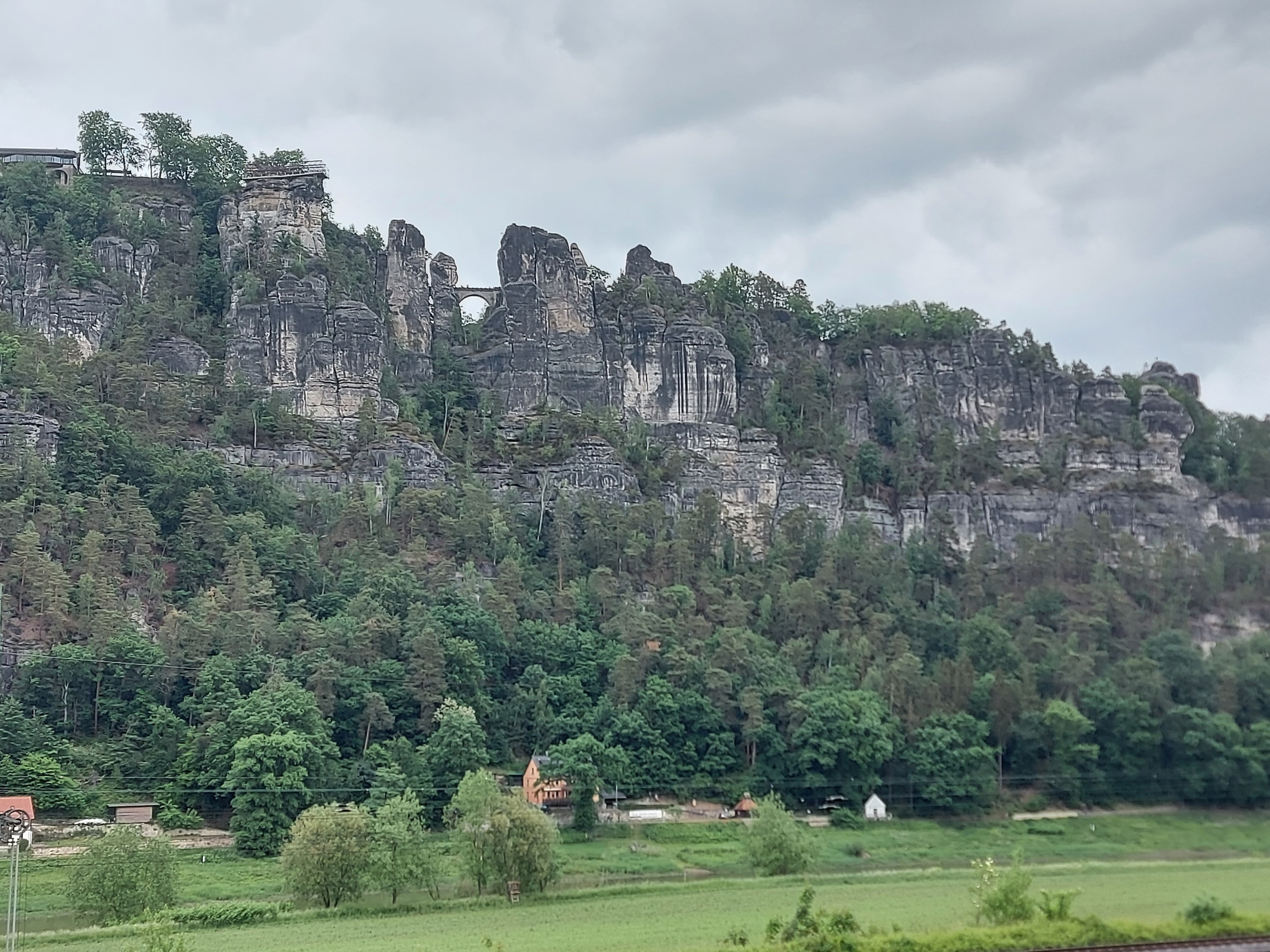 Klicke auf die Grafik für eine vergrößerte Ansicht  Name: Bastei.jpg Ansichten: 0 Größe: 1,27 MB ID: 3134512