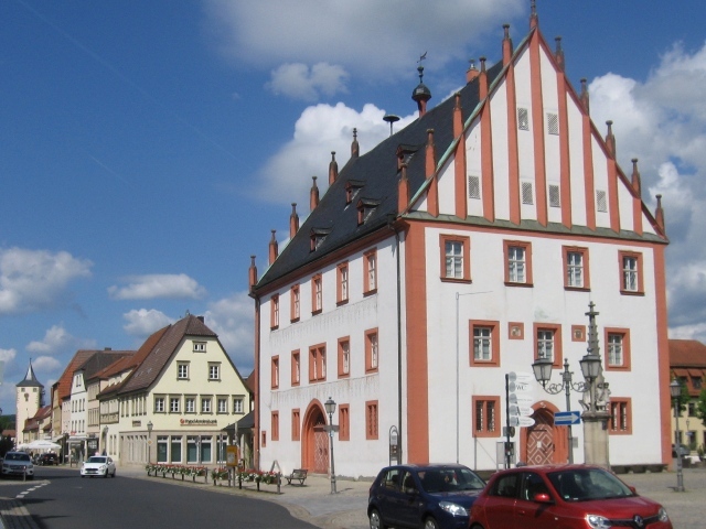 Klicke auf die Grafik für eine vergrößerte Ansicht

Name: 3_3 Hassf Rathaus.JPG
Ansichten: 676
Größe: 137,7 KB
ID: 3142786
