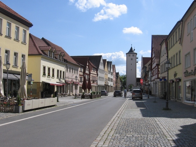 Klicke auf die Grafik für eine vergrößerte Ansicht

Name: 3_2 Hassf Markt.JPG
Ansichten: 640
Größe: 139,4 KB
ID: 3142788