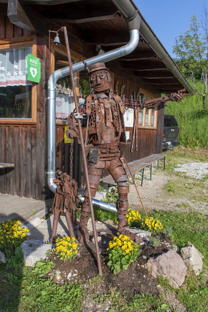 Klicke auf die Grafik für eine vergrößerte Ansicht  Name: 01 Kunst an der Edelweißhütte.jpg Ansichten: 0 Größe: 203,9 KB ID: 3143837