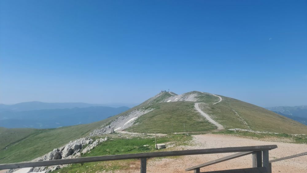 Klicke auf die Grafik für eine vergrößerte Ansicht  Name: 12 Blick zur höchsten Erhebung des Schneebergs - Dem Klosterwappen.jpg Ansichten: 0 Größe: 55,7 KB ID: 3143840