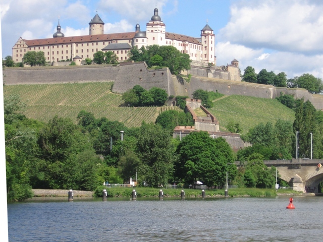 Klicke auf die Grafik für eine vergrößerte Ansicht

Name: 5_2a Wue-Marienburg.JPG
Ansichten: 567
Größe: 173,9 KB
ID: 3144301