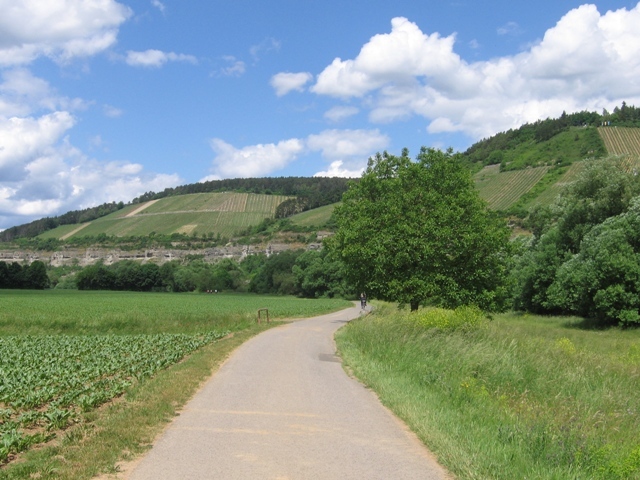 Klicke auf die Grafik für eine vergrößerte Ansicht

Name: 5_5 Radweg hi Wue.JPG
Ansichten: 565
Größe: 158,3 KB
ID: 3144304