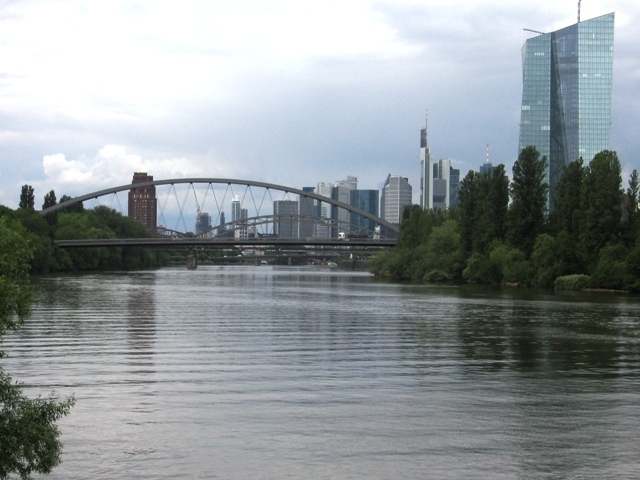 Klicke auf die Grafik für eine vergrößerte Ansicht

Name: 9_4FfM Skyline.JPG
Ansichten: 506
Größe: 126,1 KB
ID: 3144702