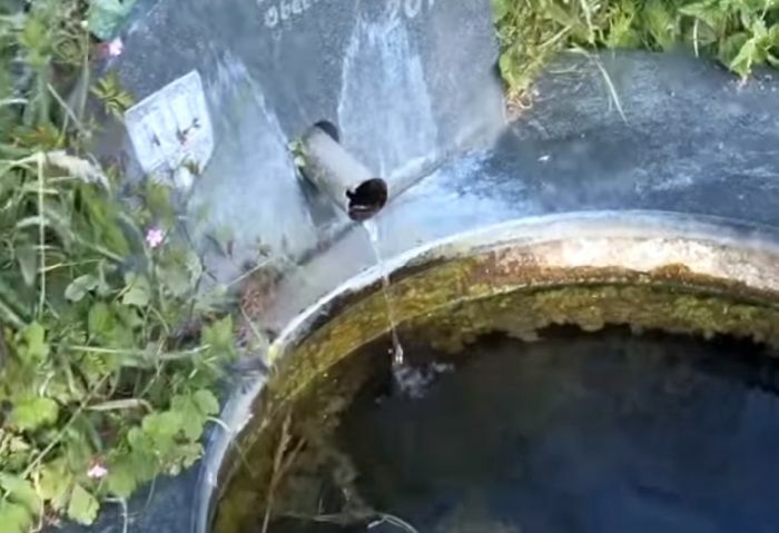 Klicke auf die Grafik für eine vergrößerte Ansicht

Name: obertal-brunnen4a.jpg
Ansichten: 250
Größe: 48,5 KB
ID: 3145580