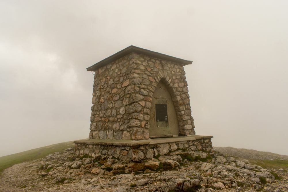 Klicke auf die Grafik für eine vergrößerte Ansicht  Name: 03 Das Heldendenkmal auf der Heukuppe.jpg Ansichten: 0 Größe: 74,5 KB ID: 3148417