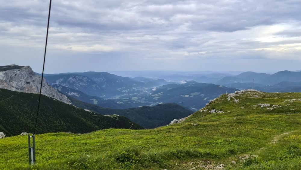 Klicke auf die Grafik für eine vergrößerte Ansicht  Name: 23 Abendlicher Blick auf die Täler östlich der Hütte.jpg Ansichten: 0 Größe: 95,3 KB ID: 3146983