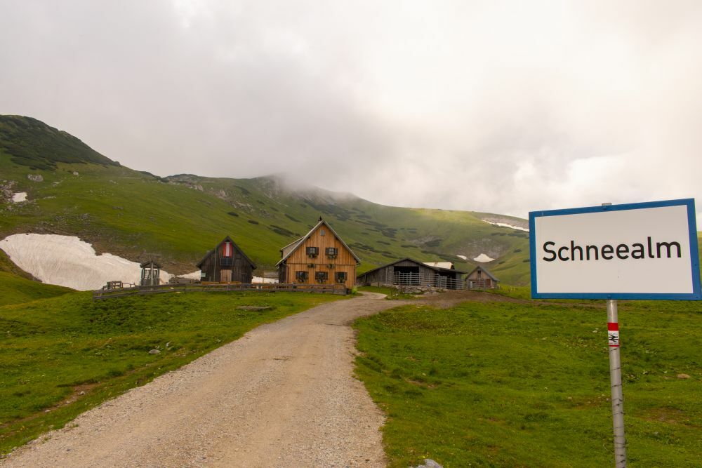 Klicke auf die Grafik für eine vergrößerte Ansicht  Name: 26 Ankunft an der Schneealm bei der Michlbauerhütte.jpg Ansichten: 0 Größe: 86,0 KB ID: 3148442