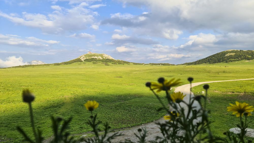 Klicke auf die Grafik für eine vergrößerte Ansicht  Name: 27 Abendlicher Ausblick zum Schneealpenhaus.jpg Ansichten: 0 Größe: 94,1 KB ID: 3148443