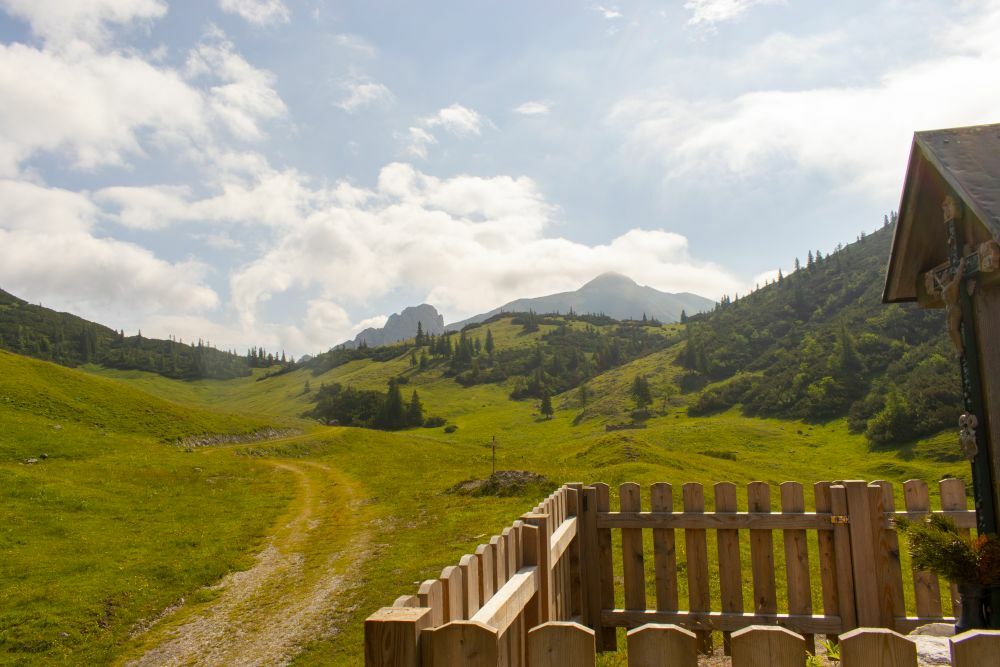 Klicke auf die Grafik für eine vergrößerte Ansicht  Name: 12 Auf dem Weg zur Bodenalm.jpg Ansichten: 0 Größe: 95,8 KB ID: 3149658