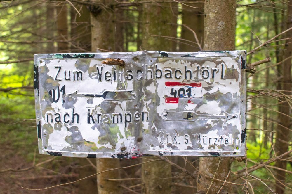 Klicke auf die Grafik für eine vergrößerte Ansicht  Name: 03 Die Wegweisungen sind schon etwas in die Jahre gekommen.jpg Ansichten: 0 Größe: 132,8 KB ID: 3150885