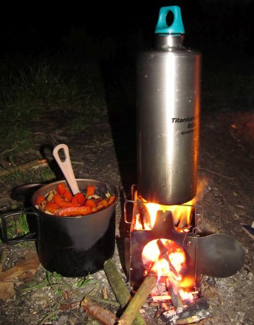 Klicke auf die Grafik für eine vergrößerte Ansicht  Name: firefly-ul-stove-topf-flasche.jpg Ansichten: 0 Größe: 52,6 KB ID: 3151297