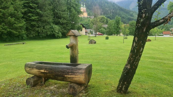 Klicke auf die Grafik für eine vergrößerte Ansicht

Name: 191 Brunnen auf Wiese in Radmer an der Stube 01.jpg
Ansichten: 68
Größe: 69,4 KB
ID: 3155967