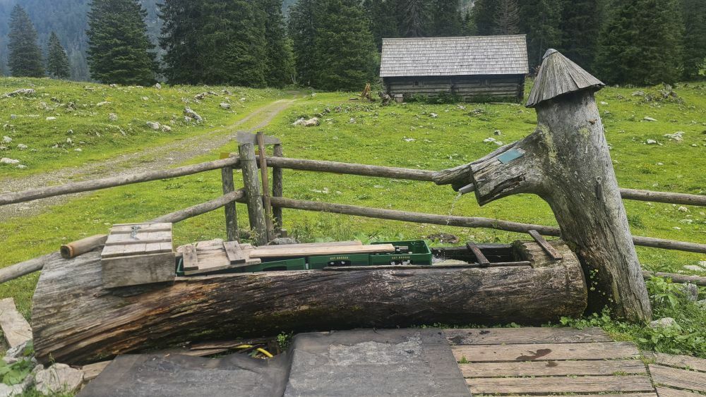 Klicke auf die Grafik für eine vergrößerte Ansicht  Name: 14 Der Kühlschrank auf der Sulzkaralm.jpg Ansichten: 0 Größe: 154,0 KB ID: 3156007