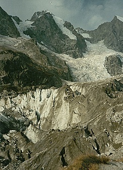 Klicke auf die Grafik für eine vergrößerte Ansicht

Name: 1982 glacier della neuve.jpg
Ansichten: 1081
Größe: 141,3 KB
ID: 3156456