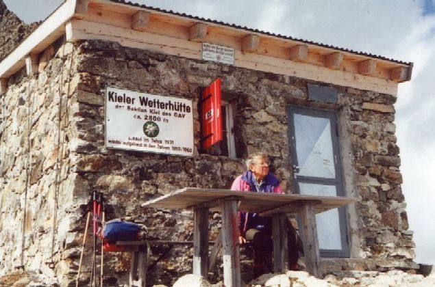 Klicke auf die Grafik für eine vergrößerte Ansicht

Name: Kieler Wetterhütte 2.jpg
Ansichten: 188
Größe: 102,8 KB
ID: 3161155
