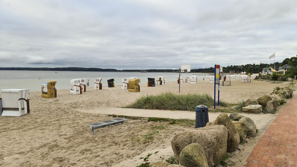 Klicke auf die Grafik für eine vergrößerte Ansicht  Name: 02 Der Strand von Eckernförde.jpg Ansichten: 0 Größe: 154,9 KB ID: 3199358