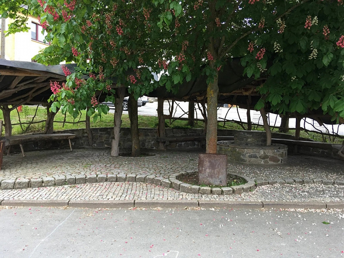 Klicke auf die Grafik für eine vergrößerte Ansicht  Name: Stelzendorf Unterstand Dorfplatz 1_kl.jpg Ansichten: 0 Größe: 205,4 KB ID: 3201198