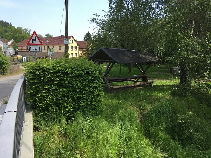 Klicke auf die Grafik für eine vergrößerte Ansicht  Name: Loitzsch Unterstand Dorfplatz_kl.jpg Ansichten: 0 Größe: 224,5 KB ID: 3201345