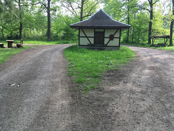 Klicke auf die Grafik für eine vergrößerte Ansicht  Name: Jägerhaus Forstallee Unterstand Picknickplatz_kl.jpg Ansichten: 0 Größe: 258,2 KB ID: 3201358