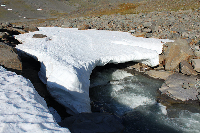 Klicke auf die Grafik für eine vergrößerte Ansicht

Name: Schneebrücke_Sarek_2020.jpg
Ansichten: 449
Größe: 529,4 KB
ID: 3202475