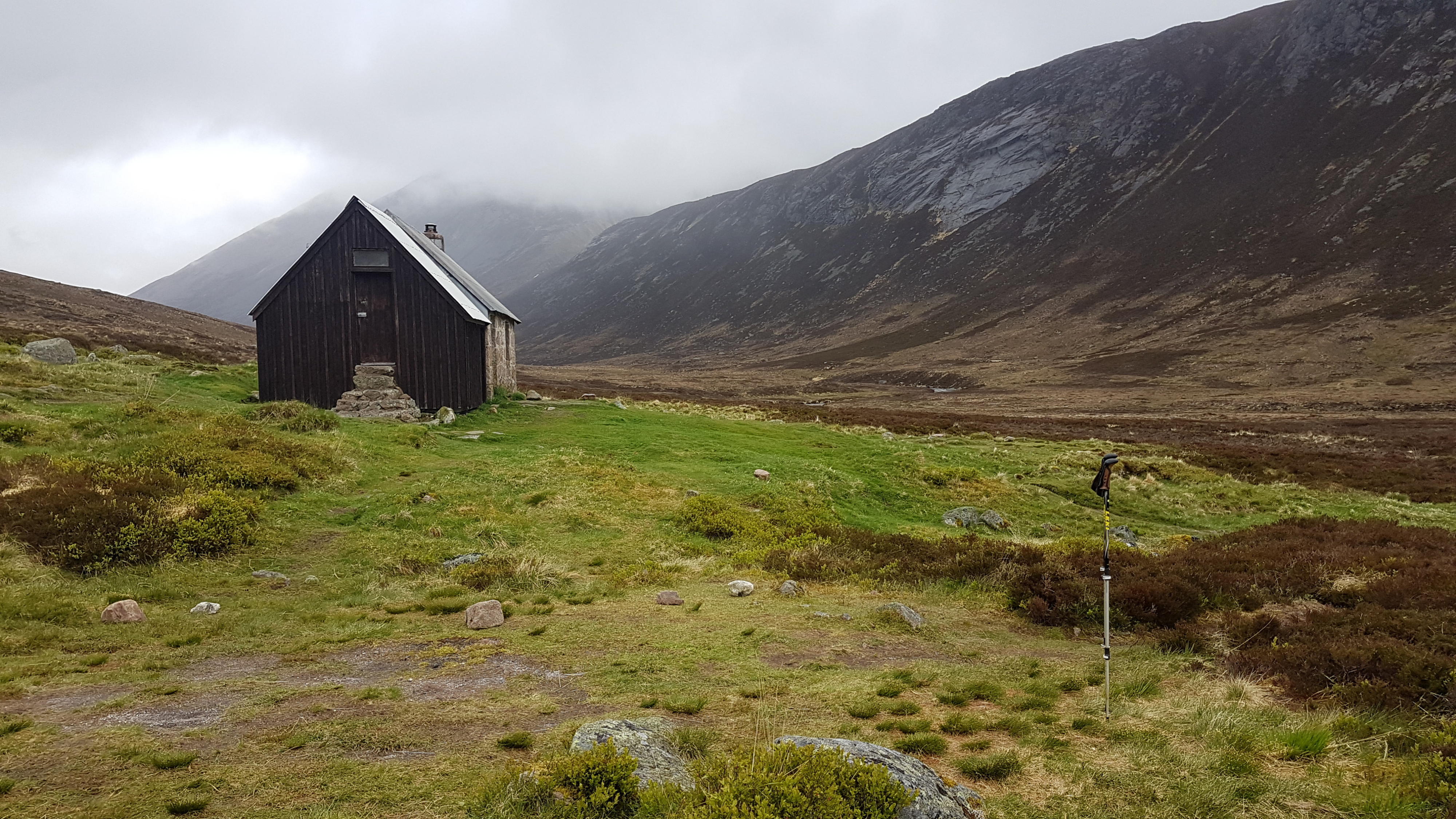 Klicke auf die Grafik für eine vergrößerte Ansicht  Name: 20230521_141526 Corrour Bothy außen.jpg Ansichten: 0 Größe: 3,81 MB ID: 3207409