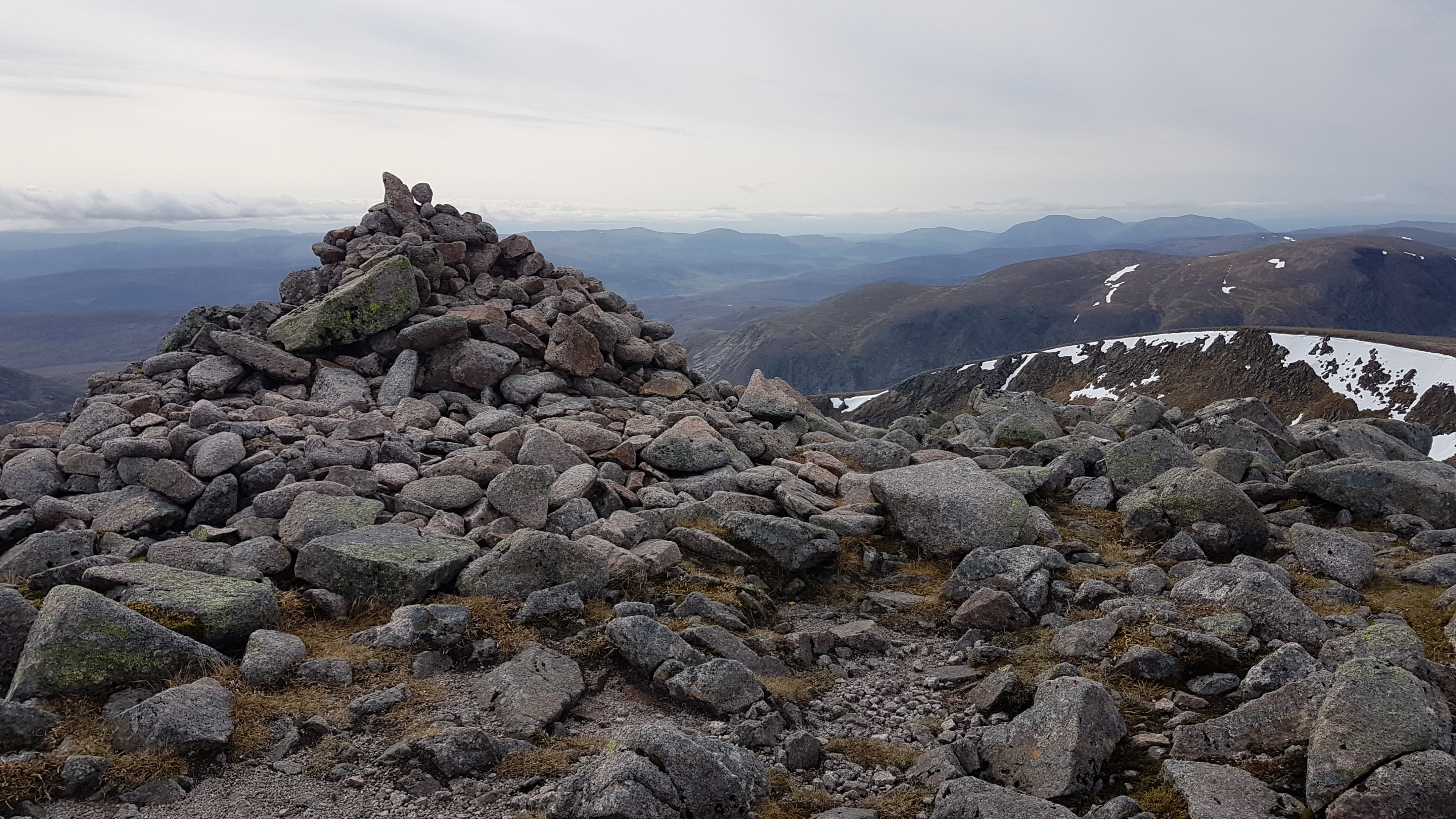 Klicke auf die Grafik für eine vergrößerte Ansicht

Name: 20230522_102202 Cairn Toul Gipfel.jpg
Ansichten: 308
Größe: 3,44 MB
ID: 3208449
