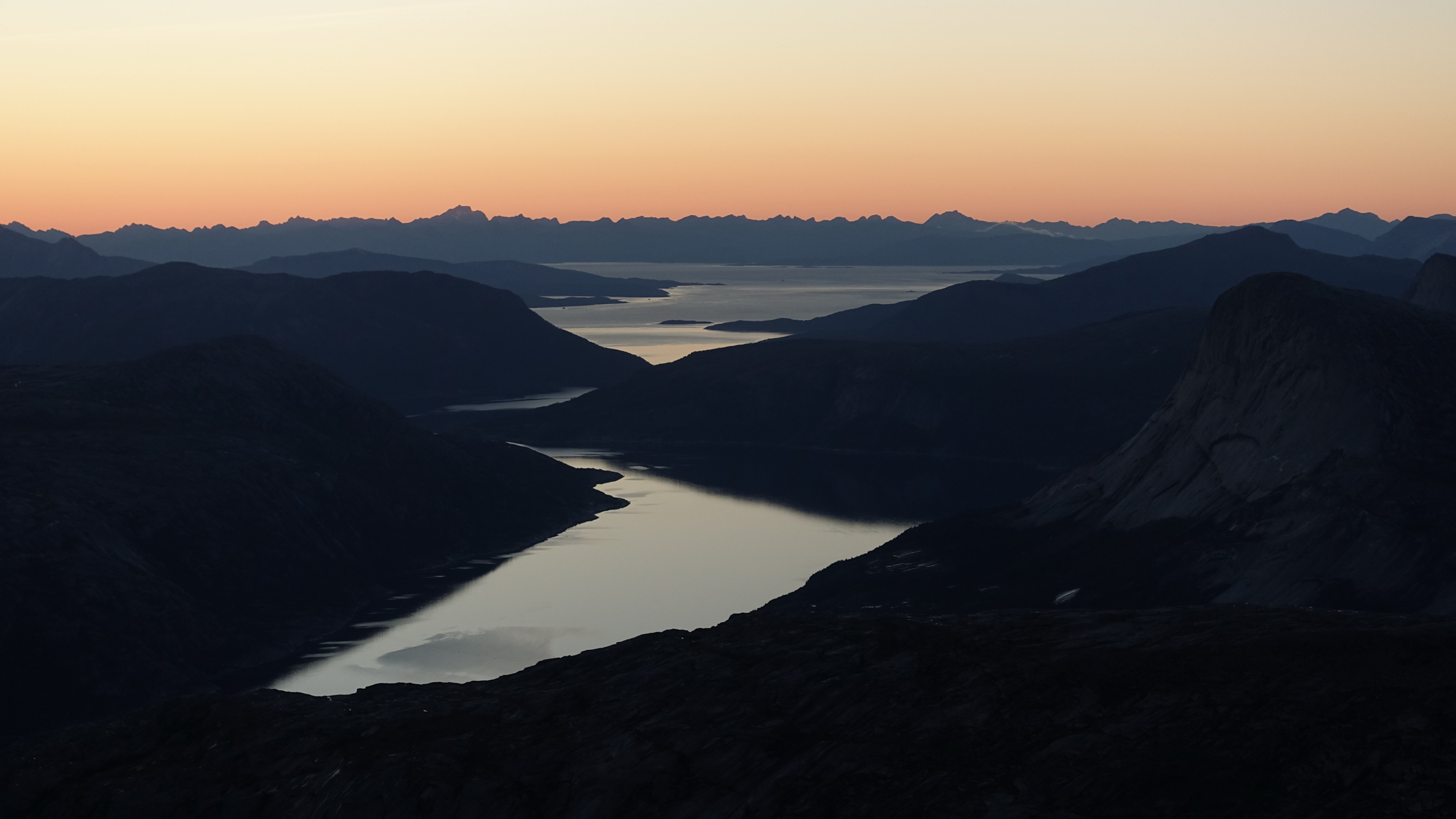 Klicke auf die Grafik für eine vergrößerte Ansicht

Name: 2023 Fjords 042.jpg
Ansichten: 1202
Größe: 1,25 MB
ID: 3221196