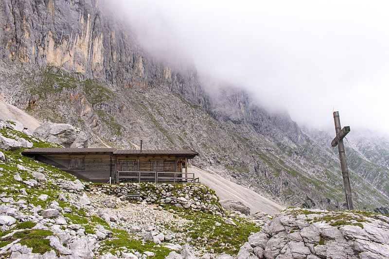 Klicke auf die Grafik für eine vergrößerte Ansicht

Name: 198 Mustersteinhütte 01.jpg
Ansichten: 330
Größe: 204,7 KB
ID: 3226410