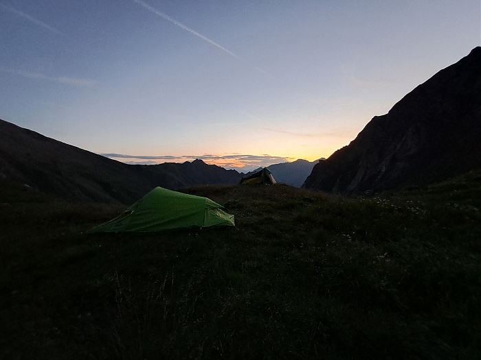 Klicke auf die Grafik für eine vergrößerte Ansicht  Name: Sterzinger-Huette-2348m-tents.jpg Ansichten: 0 Größe: 391,0 KB ID: 3284829