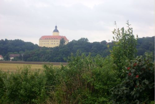 Klicke auf die Grafik für eine vergrößerte Ansicht

Name: 38_Schlo_Hirschstein.jpg
Ansichten: 90
Größe: 41,1 KB
ID: 3290987