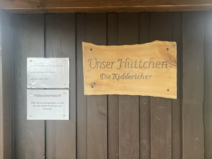 Klicke auf die Grafik für eine vergrößerte Ansicht

Name: Schild.jpg
Ansichten: 48
Größe: 73,7 KB
ID: 3295682