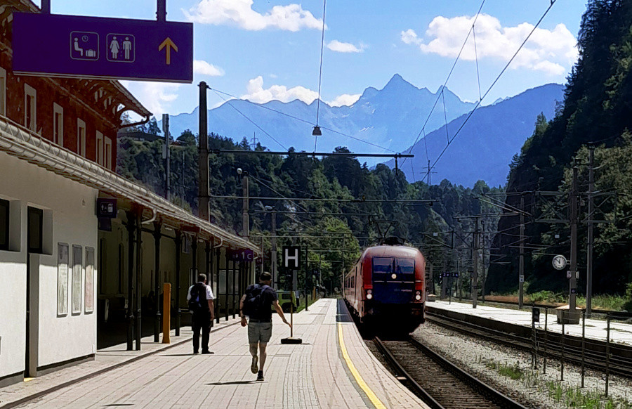 Klicke auf die Grafik für eine vergrößerte Ansicht

Name: 2024 Oetztal 98_neu ods.jpg
Ansichten: 303
Größe: 214,0 KB
ID: 3298427