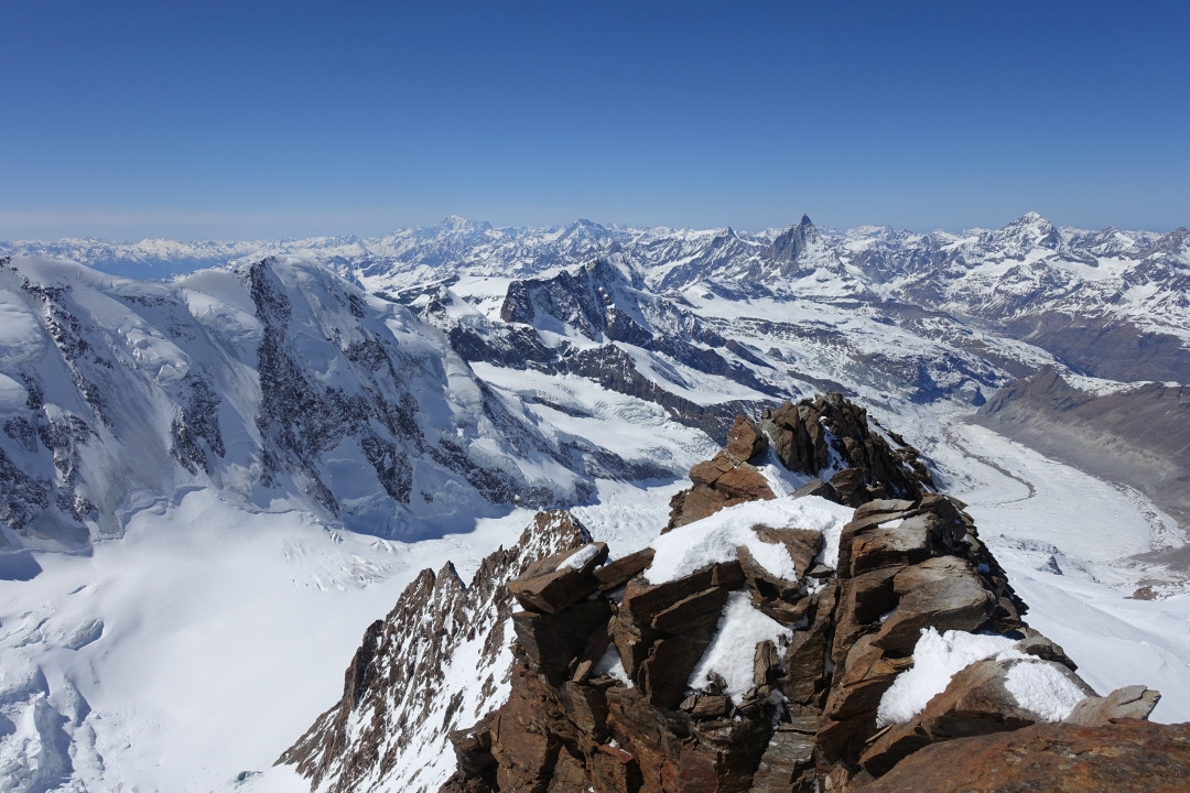 Klicke auf die Grafik für eine vergrößerte Ansicht  Name: 14_Doufourspitze_Rueckblick.jpg Ansichten: 0 Größe: 254,8 KB ID: 3321433