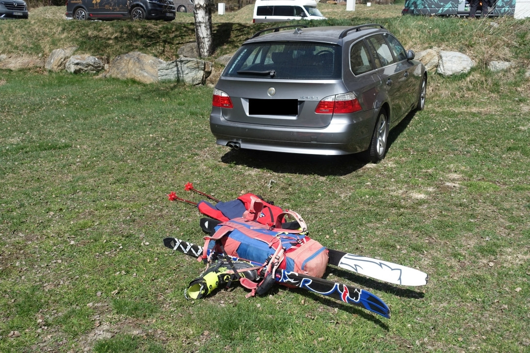 Klicke auf die Grafik für eine vergrößerte Ansicht  Name: 20_Rucksack_Auto.jpg Ansichten: 0 Größe: 413,2 KB ID: 3321435