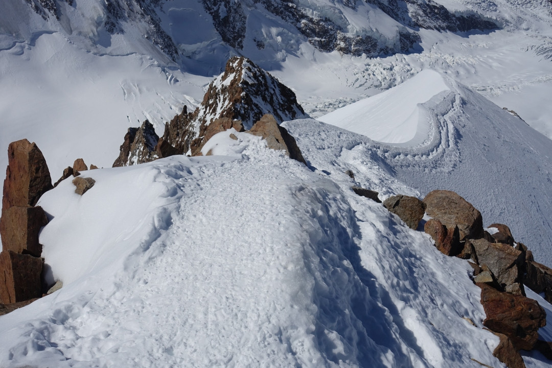 Klicke auf die Grafik für eine vergrößerte Ansicht  Name: 12_Aufstiegsspur_Dufourspitze.jpg Ansichten: 0 Größe: 243,7 KB ID: 3321439