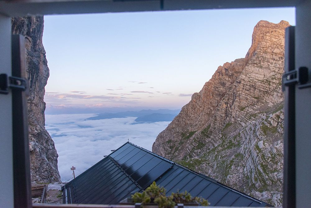 Klicke auf die Grafik für eine vergrößerte Ansicht  Name: 01 Morgendlicher Fensterkontrollblick.jpg Ansichten: 0 Größe: 185,0 KB ID: 3327223