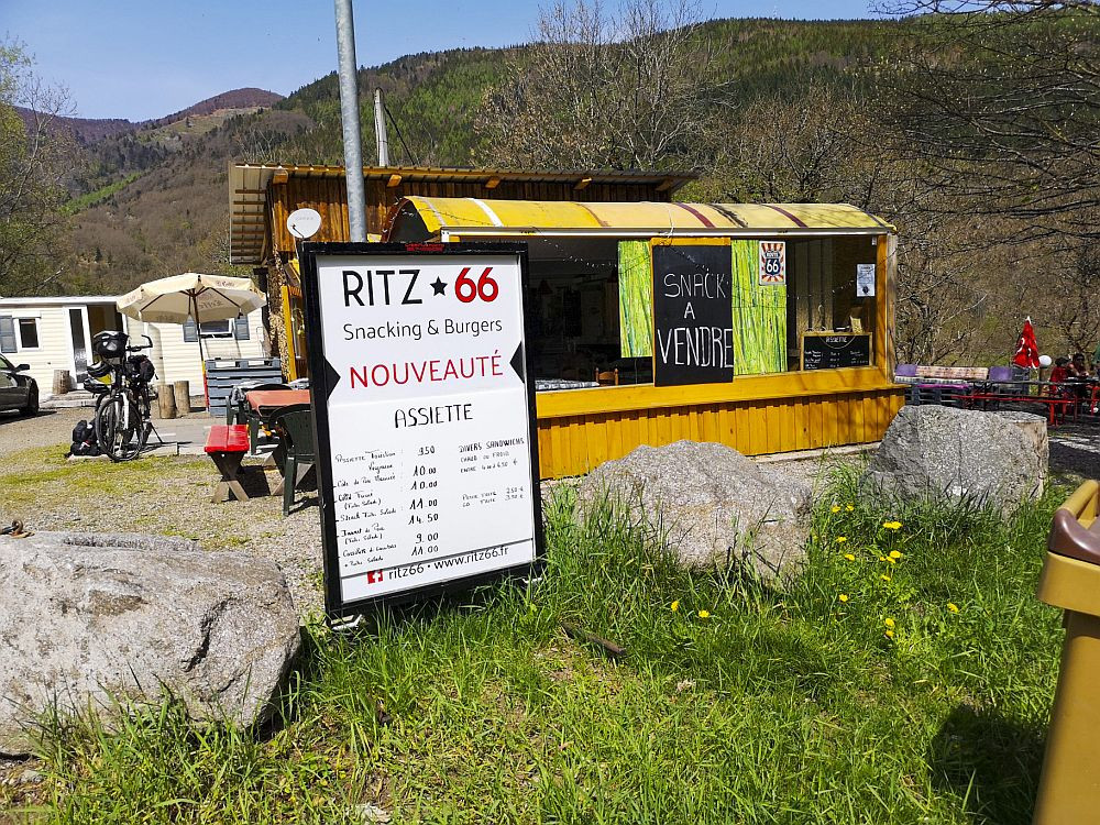 Klicke auf die Grafik für eine vergrößerte Ansicht  Name: 05 Boxenstopp am Ritz.jpg Ansichten: 0 Größe: 453,2 KB ID: 3330652