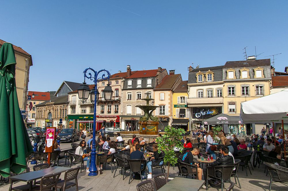 Klicke auf die Grafik für eine vergrößerte Ansicht  Name: 17 Pause am Place de Lattre Tassigny in Remiremont.jpg Ansichten: 0 Größe: 250,2 KB ID: 3330659