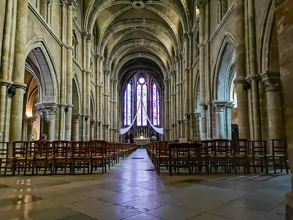 Klicke auf die Grafik für eine vergrößerte Ansicht  Name: 01 Die Basilika St. Mauritius von innen.jpg Ansichten: 0 Größe: 292,9 KB ID: 3332022