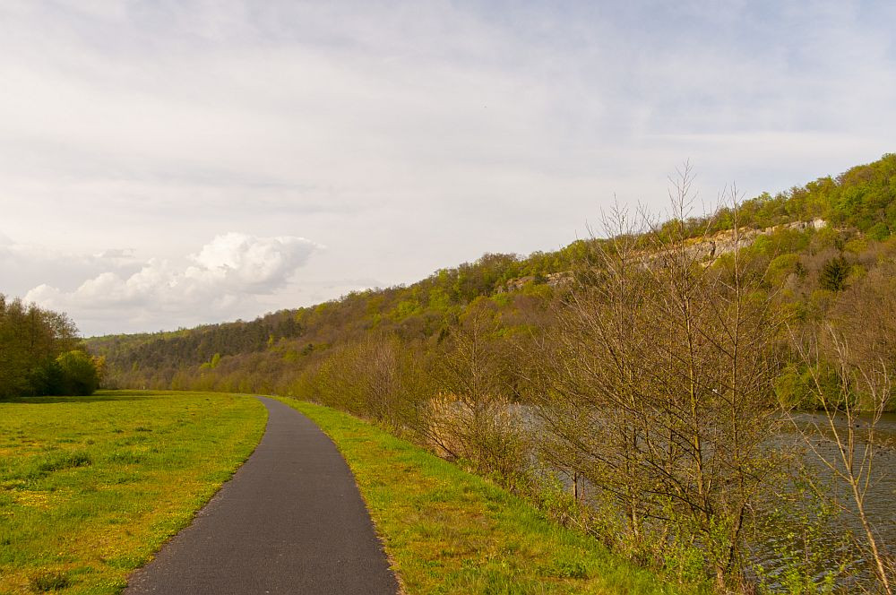 Klicke auf die Grafik für eine vergrößerte Ansicht  Name: 17 Die Ufer der Mosel werden furz vor Toul höher.jpg Ansichten: 0 Größe: 215,6 KB ID: 3332036