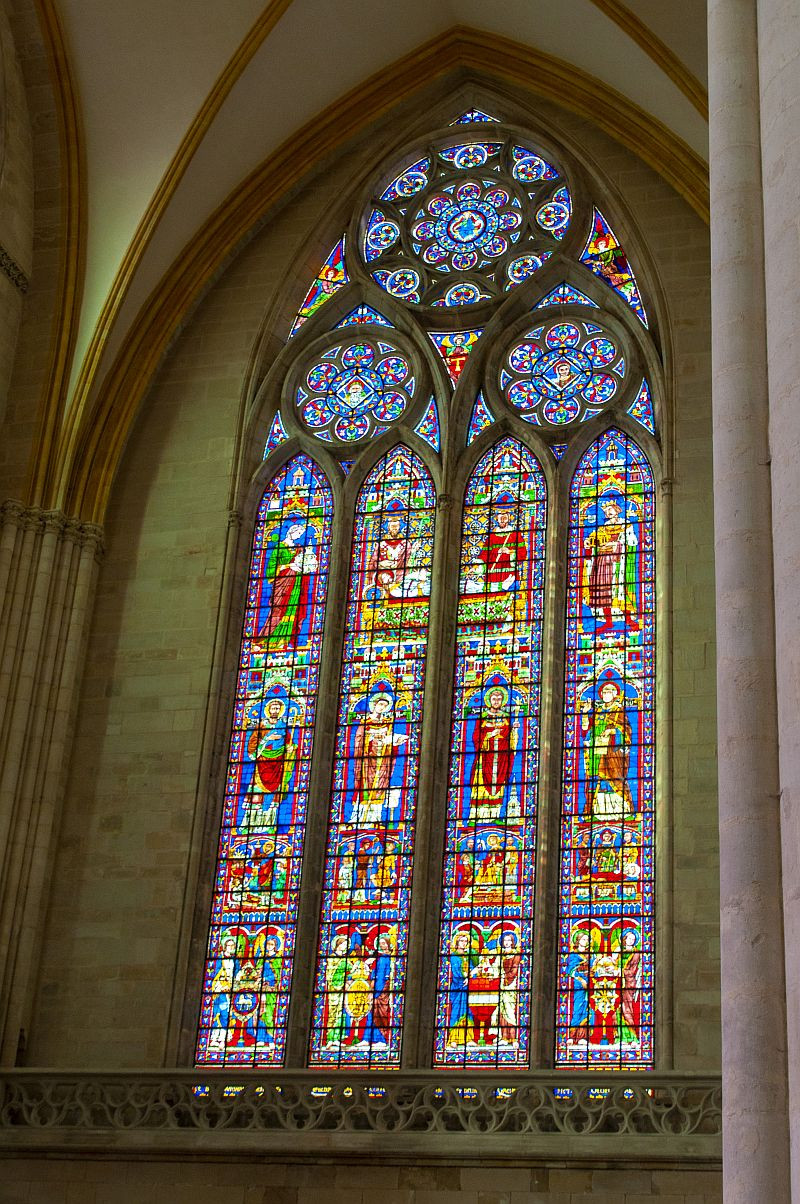 Klicke auf die Grafik für eine vergrößerte Ansicht  Name: 03 Religiöse Fensterkunst in Toul.jpg Ansichten: 0 Größe: 484,0 KB ID: 3332917