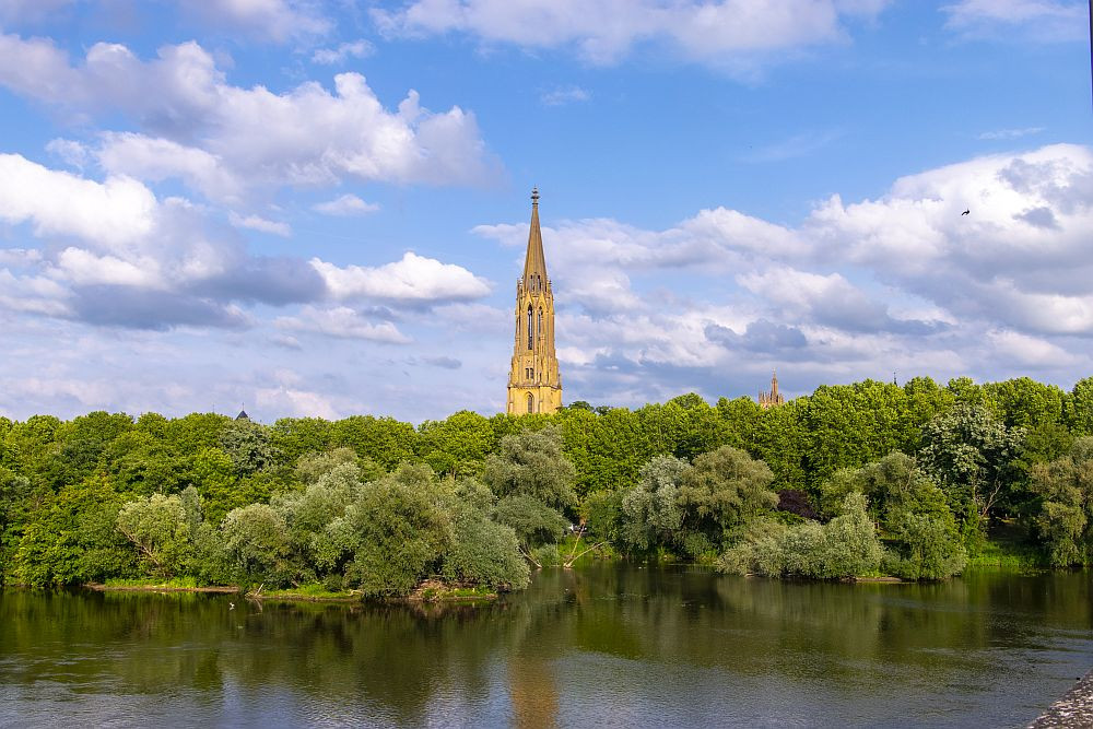 Klicke auf die Grafik für eine vergrößerte Ansicht  Name: 16 Der Turm der ehemaligen Garnisonskirche über der Mosel.jpg Ansichten: 0 Größe: 231,7 KB ID: 3335453