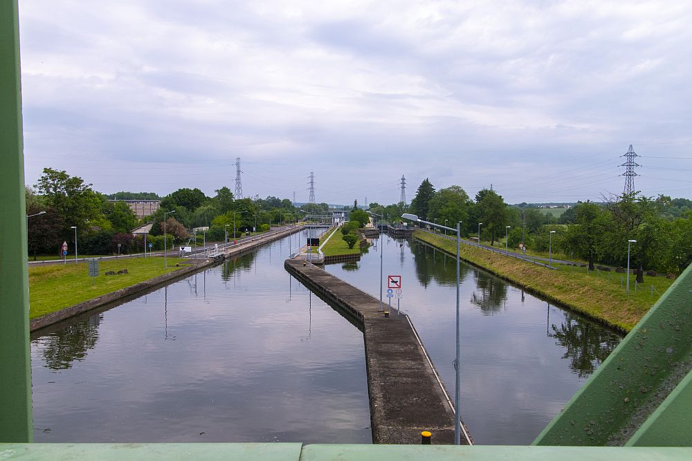 Klicke auf die Grafik für eine vergrößerte Ansicht  Name: 06 Die Schleusenanlagen werden größer - hier die Ecluse de l'Orne Richemont .jpg Ansichten: 0 Größe: 154,0 KB ID: 3336805