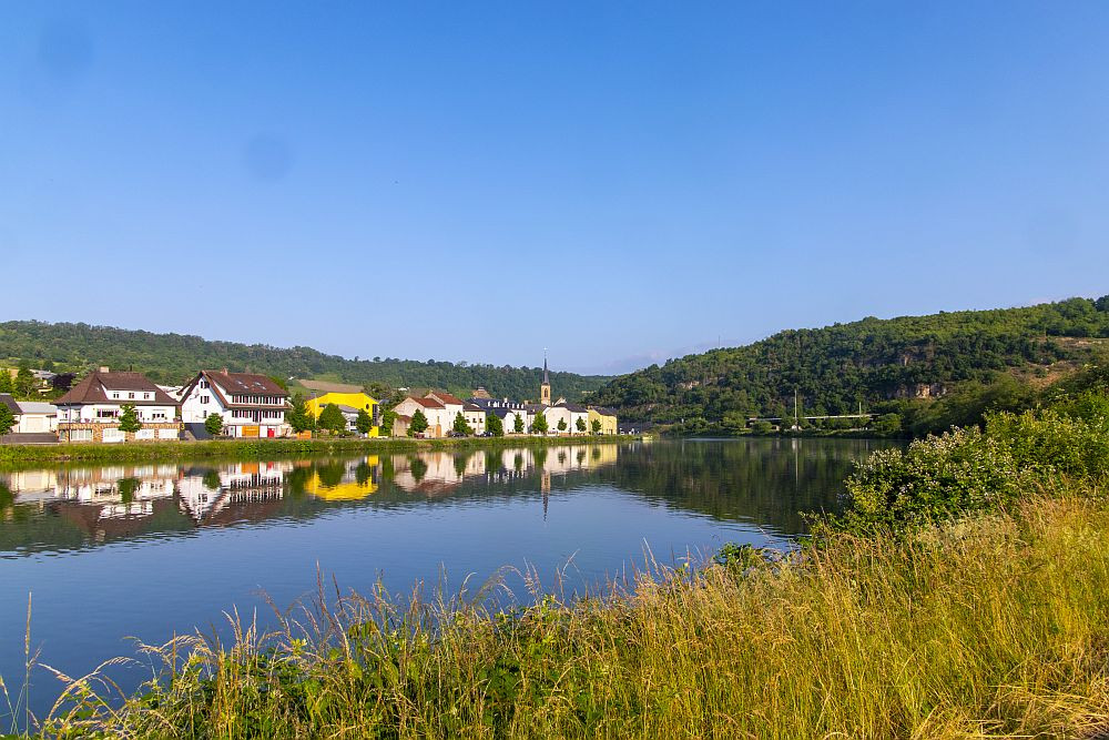 Klicke auf die Grafik für eine vergrößerte Ansicht  Name: 02 Machtum in Luxemburg liegt sehr malerisch an der Mosel.jpg Ansichten: 0 Größe: 252,2 KB ID: 3337817