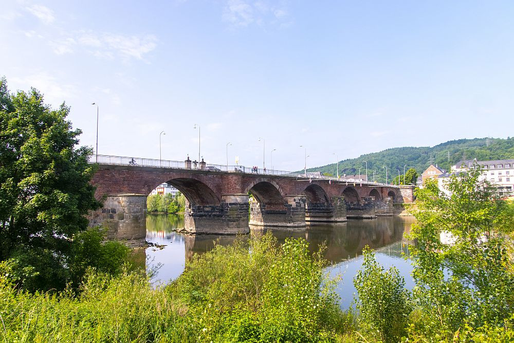 Klicke auf die Grafik für eine vergrößerte Ansicht  Name: 06 An der Römerbrücke in Trier herrscht nicht gerade Hochwasser.jpg Ansichten: 0 Größe: 301,1 KB ID: 3337816