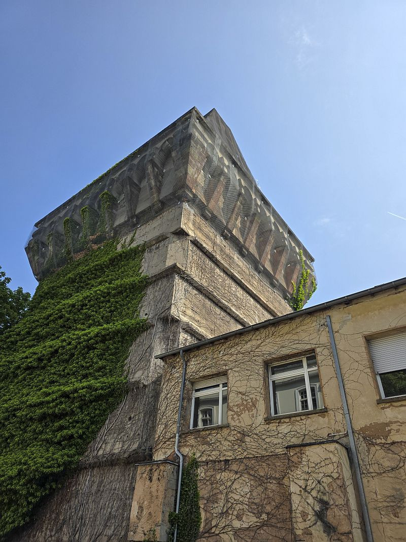Klicke auf die Grafik für eine vergrößerte Ansicht  Name: 08 Der Hochbunker Augustinerhof aus dem 2. Weltkrieg.jpg Ansichten: 0 Größe: 298,0 KB ID: 3337820