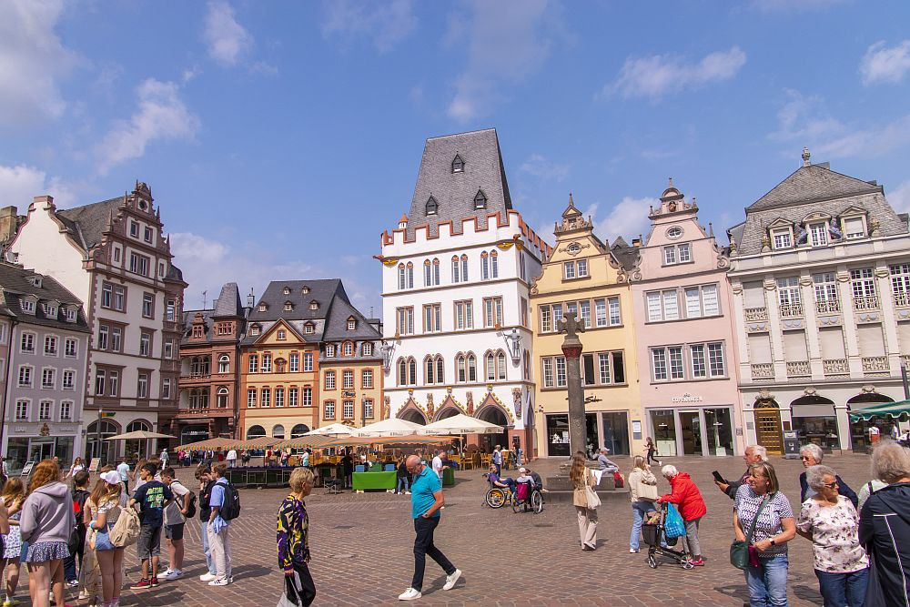 Klicke auf die Grafik für eine vergrößerte Ansicht  Name: 12 Auf dem Hauptmarkt von Trier.jpg Ansichten: 0 Größe: 258,8 KB ID: 3337822