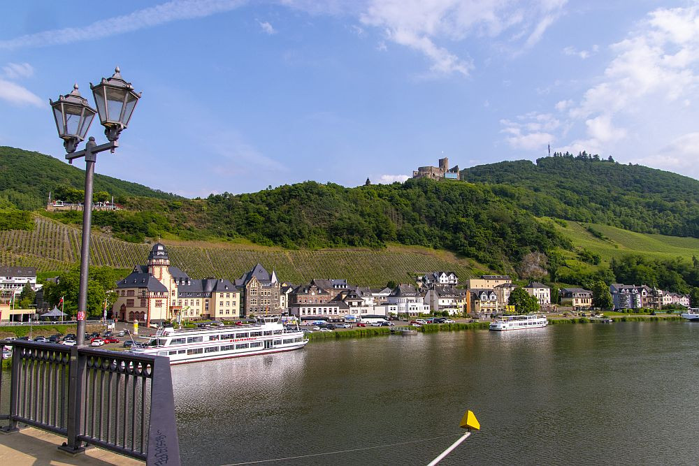 Klicke auf die Grafik für eine vergrößerte Ansicht  Name: 24 Bernkastel mit der Burg Landshut.jpg Ansichten: 0 Größe: 245,2 KB ID: 3337837