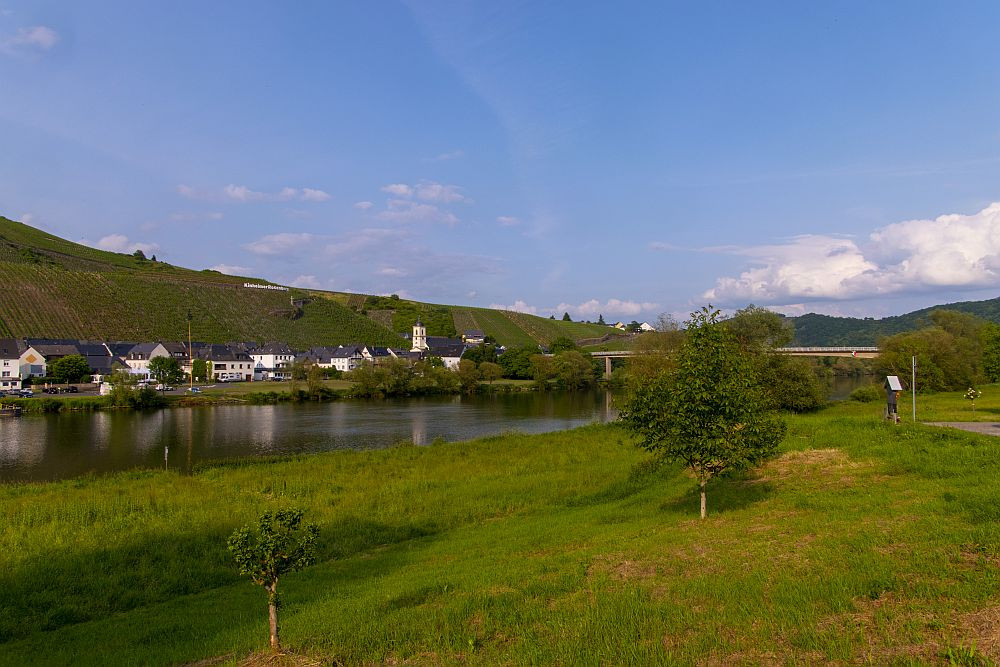 Klicke auf die Grafik für eine vergrößerte Ansicht  Name: 28 Das abendliche Kinheim kommt in Sicht.jpg Ansichten: 0 Größe: 201,1 KB ID: 3337838